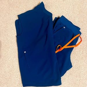 Figs scrubs. Small Rafaela top and Large jogger bottoms